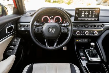Acura Integra رابعاً، هاتشباك 5 أبواب — منطقة السائق