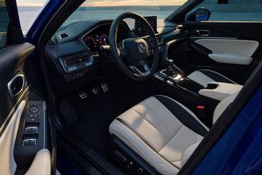 Acura Integra رابعاً، هاتشباك 5 أبواب — منطقة السائق