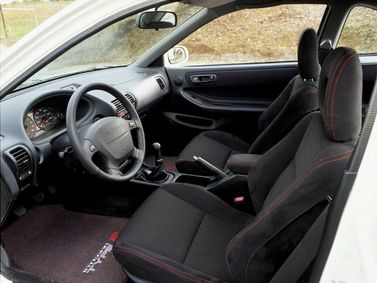 Acura Integra ثالثاً، كوبيه — منطقة السائق
