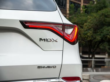 Acura MDX IV Рестайлинг, Внедорожник 5 дв. — задняя часть автомобиля крупным планом