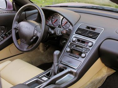Acura NSX I Рестайлинг, Купе — место водителя