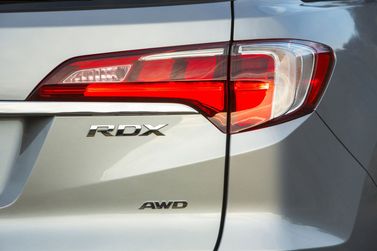 Acura RDX II Рестайлинг, Внедорожник 5 дв. — задняя часть автомобиля крупным планом