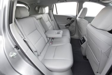 Acura RDX II Рестайлинг, Внедорожник 5 дв. — задние сиденья