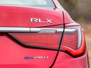Acura RLX I Рестайлинг, Седан — задняя часть автомобиля крупным планом