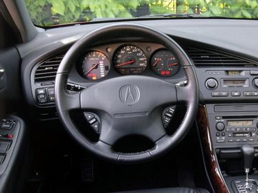Acura TL ثانياً، سيدان — منطقة السائق