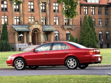 Acura TL ثانياً، سيدان — منظر خلفي أيمن
