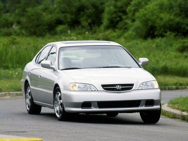 Acura TL ثانياً، سيدان — منظر أمامي أيمن