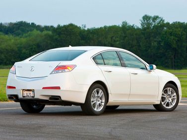 Acura TL رابعاً، سيدان — منظر خلفي أيمن