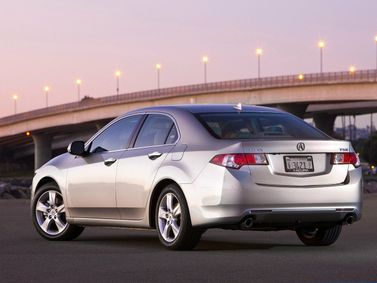Acura TSX ثانياً، سيدان — منظر خلفي أيمن
