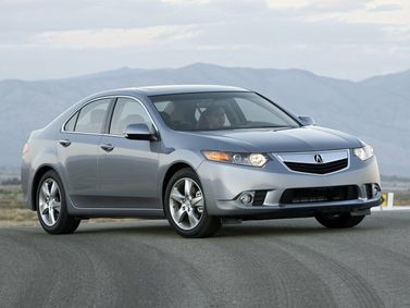 Acura TSX ثانياً، سيدان — منظر أمامي أيمن