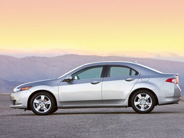 Acura TSX ثانياً، سيدان — منظر من الجانب الأيسر