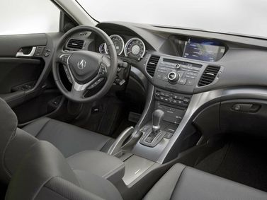 Acura TSX ثانياً، سيدان — منطقة السائق