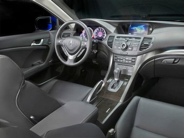 Acura TSX ثانياً، واجون 5 أبواب — منطقة السائق