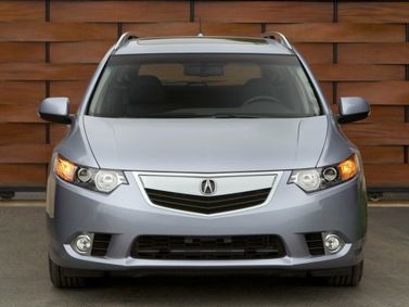 Acura TSX ثانياً، واجون 5 أبواب — منظر أمامي