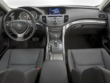 Acura TSX ثانياً، سيدان — لوحة القيادة