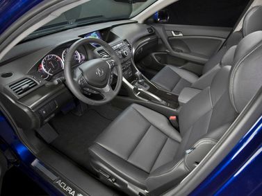 Acura TSX ثانياً، واجون 5 أبواب — منطقة السائق