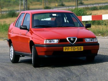 Alfa Romeo 155 أنا فيس ليفت، سيدان — منظر أمامي أيمن