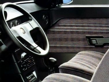 Alfa Romeo 33 أنا فيس ليفت، سيدان — منطقة السائق