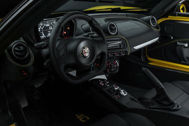 Alfa Romeo 4C, Тарга Spyder — место водителя