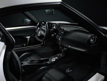 Alfa Romeo 4C، كوبيه — منطقة السائق