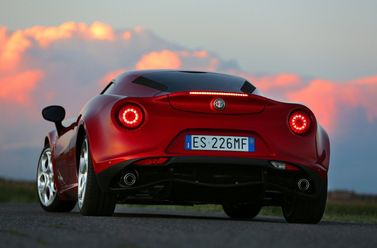 Alfa Romeo 4C، كوبيه — منظر خلفي أيسر