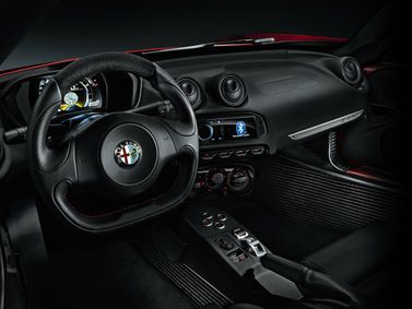 Alfa Romeo 4C، كوبيه — لوحة القيادة