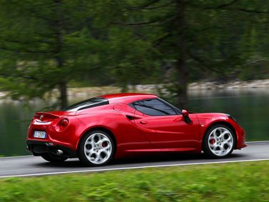 Alfa Romeo 4C، كوبيه — منظر خلفي أيمن