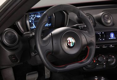 Alfa Romeo 4C، كوبيه — عجلة القيادة