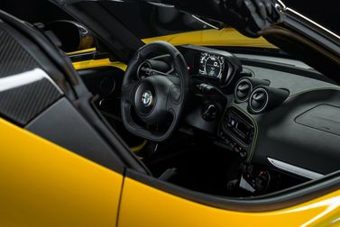 Alfa Romeo 4C, Тарга Spyder — место водителя