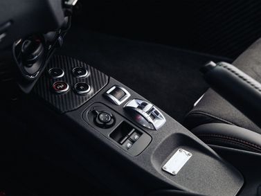 Alfa Romeo 4C، كوبيه — الكونسول الوسطي