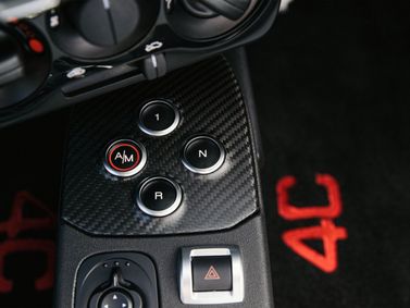 Alfa Romeo 4C، كوبيه — محدد ناقل الحركة
