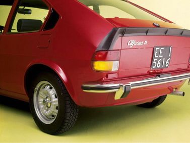 Alfa Romeo Alfasud، فاستباك TI — منظر خلفي بزاوية ثلاثة أرباع