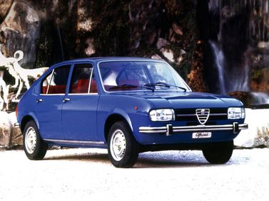 Alfa Romeo Alfasud I عملية شد الوجه 1، فاستباك Berlina — منظر أمامي أيسر