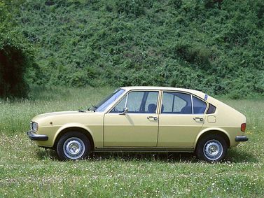 Alfa Romeo Alfasud I عملية شد الوجه 1، فاستباك Berlina — منظر من الجانب الأيسر