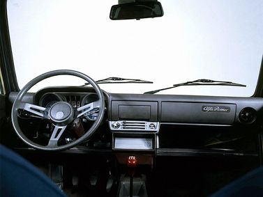 Alfa Romeo Alfasud I عملية شد الوجه 1، فاستباك Berlina — منطقة السائق
