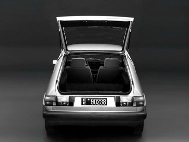 Alfa Romeo Alfasud I تجميل الوجه 2، هاتشباك 3 أبواب — منظر خلفي