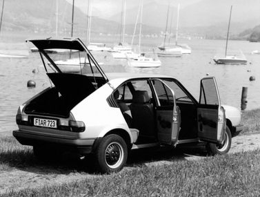 Alfa Romeo Alfasud I تجميل الوجه 2، هاتشباك 5 أبواب — منظر خلفي بزاوية ثلاثة أرباع