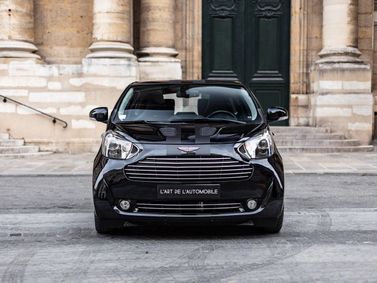 Aston Martin Cygnet، هاتشباك 3 أبواب — منظر أمامي
