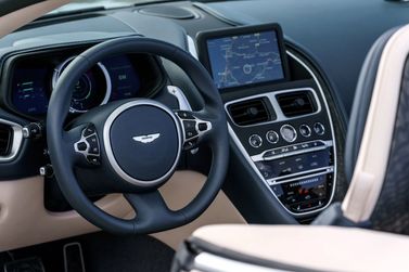 Aston Martin DB11 I، قابلة للتحويل Volante — منطقة السائق