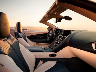 Aston Martin DB11 I، قابلة للتحويل Volante — منظر عام للمقصورة