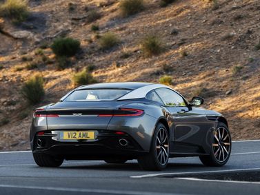 Aston Martin DB11 I، كوبيه — منظر خلفي أيمن