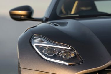 Aston Martin DB11 I، كوبيه — المصباح الأمامي