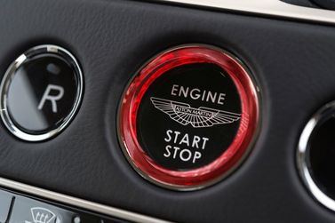 Aston Martin DB11 I، كوبيه — تفصيل داخلي