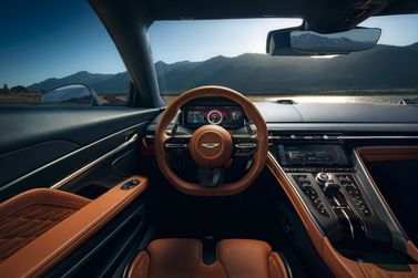 Aston Martin DB12، كوبيه — لوحة القيادة