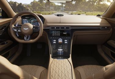 Aston Martin DB12، قابلة للتحويل Volante — منطقة السائق