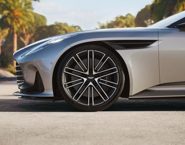 Aston Martin DB12، قابلة للتحويل Volante — جنط العجلة