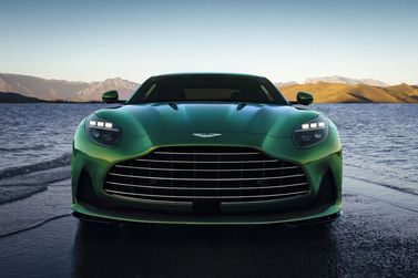 Aston Martin DB12، كوبيه — منظر أمامي