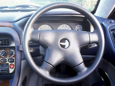 Aston Martin DB7 I، كوبيه — عجلة القيادة