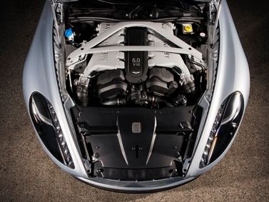 Aston Martin DB9 أنا فيس ليفت 2، كوبيه — حجرة المحرك