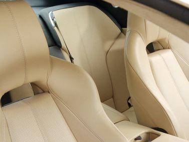 Aston Martin DB9 I، كوبيه — المقاعد الخلفية